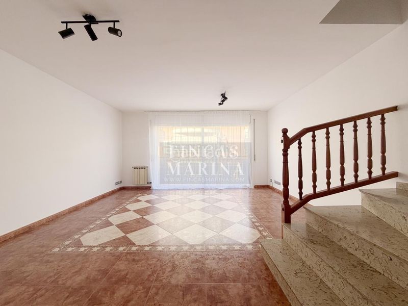 Foto b17d5fe3-1c27-4c0a-b216-3bad7a3664b7. Casa amb calefacció aparcament a Passeig Maragall Gavà