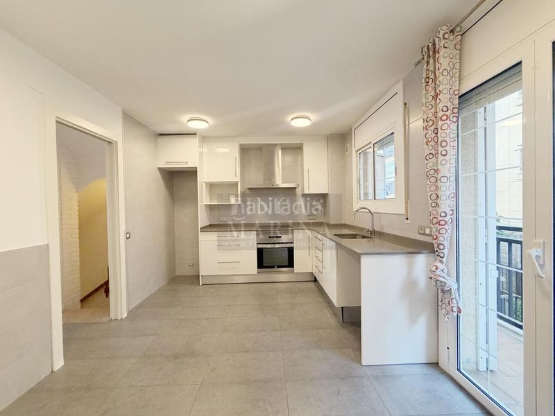 Foto c8f7268b-8e07-4c58-9642-53627b3cd2f5. Casa amb calefacció aparcament a Passeig Maragall Gavà