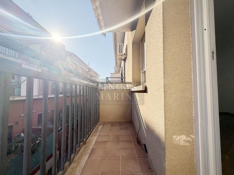 Foto f20b7aae-e674-4bcd-bf57-c6f75e27f9de. Casa amb calefacció aparcament a Passeig Maragall Gavà