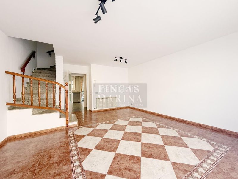 Foto 247744a4-a42e-4b00-8207-7b89aa81cd86. Casa amb calefacció aparcament a Passeig Maragall Gavà