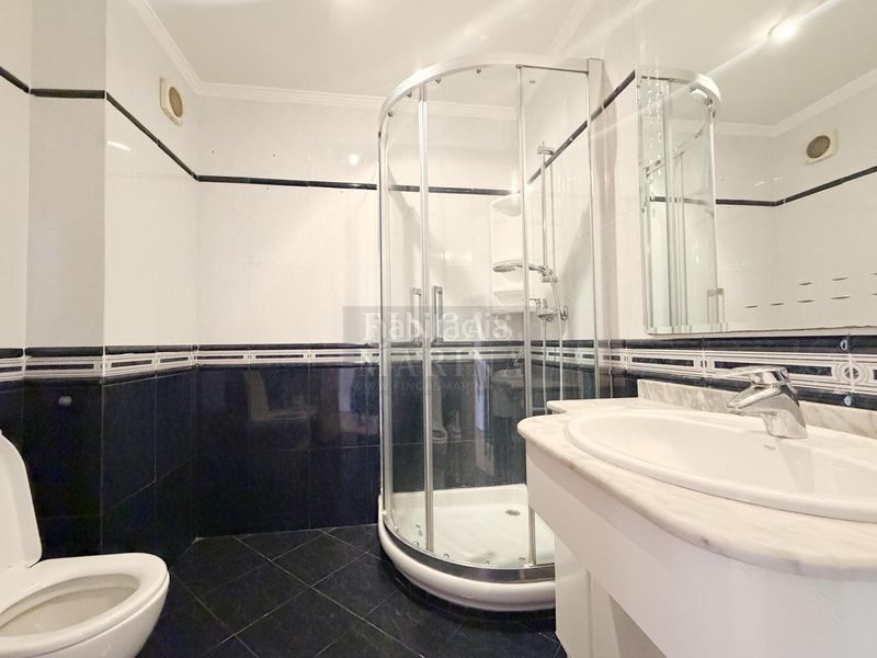 Foto 6970e69b-2f5a-4fd0-9393-e32b80ea19ff. Casa amb calefacció aparcament a Passeig Maragall Gavà