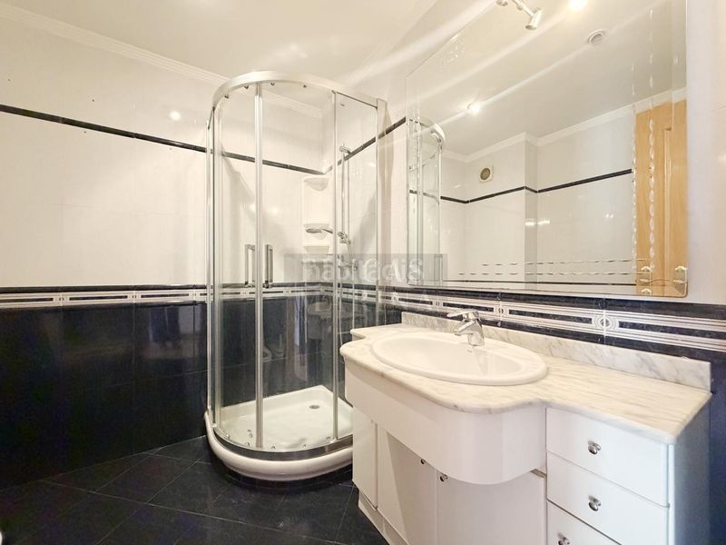 Foto aac3bcc1-9cc2-4eec-af52-b719ae6bf89d. Casa amb calefacció aparcament a Passeig Maragall Gavà