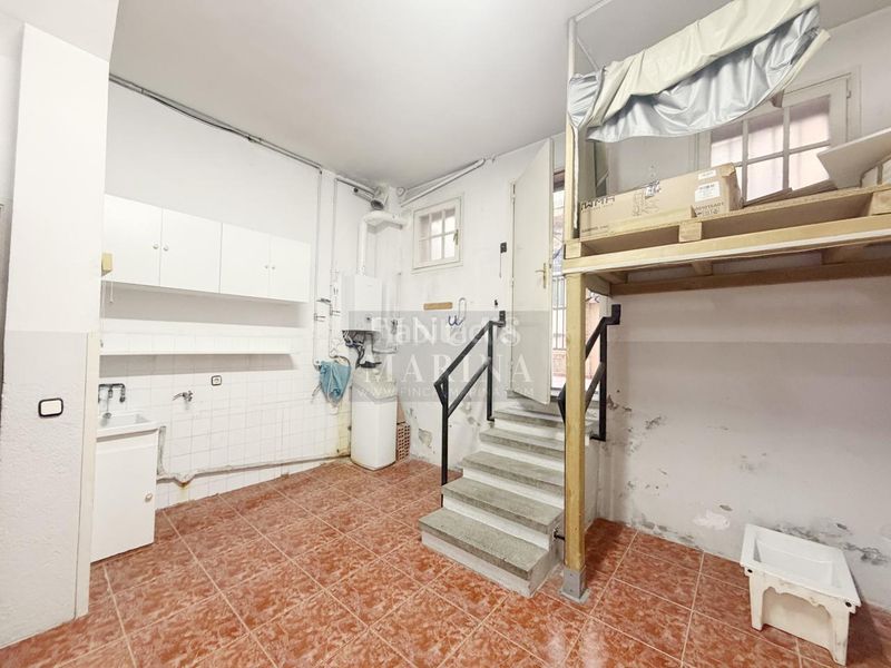 Foto e3556bf2-1b18-4d4b-9c5d-9db73271d67e. Casa amb calefacció aparcament a Passeig Maragall Gavà