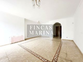 Pis  De l'eramprunyà. Piso en avinguda de leramprunyà, gavà