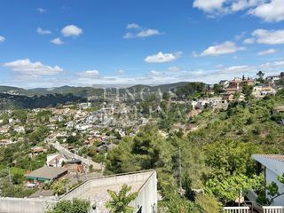 Casa a Vallirana. Casa con piscina y vistas panorámicas