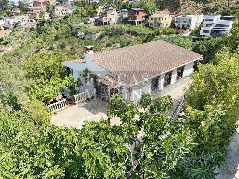 Foto e63ad717-548a-4442-9c76-496d95c64b9a. Casa amb aparcament piscina a Vallirana