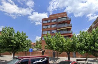 Rez-de-chaussée  Constitució. Planta baja con piscina y garaje