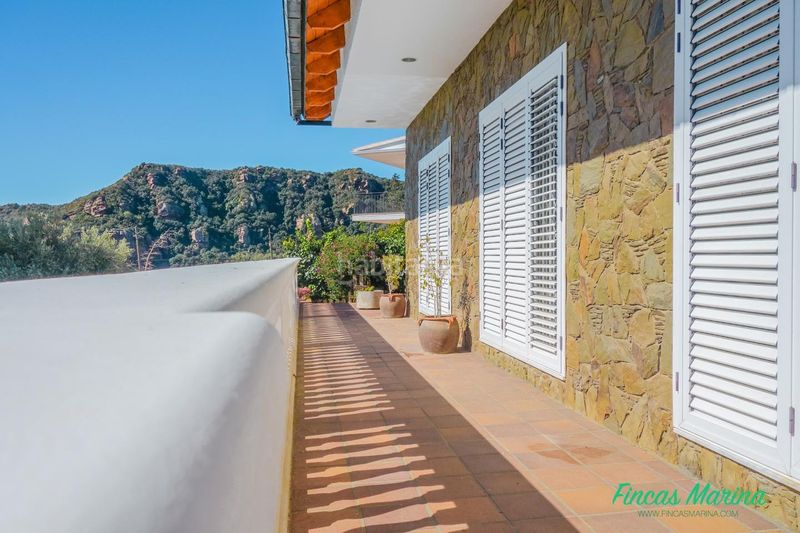 Foto 380a6c27-010d-46be-a21a-d5237729aaeb. Casa amb calefacció aparcament piscina a Bruguers Gavà