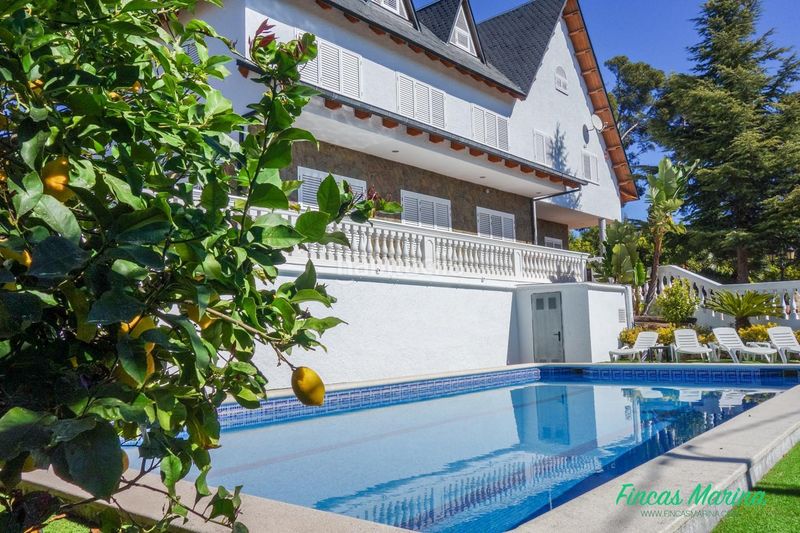 Foto 5d9c4c9b-de8a-4fbb-81c1-2034182d0d27. Casa amb calefacció aparcament piscina a Bruguers Gavà