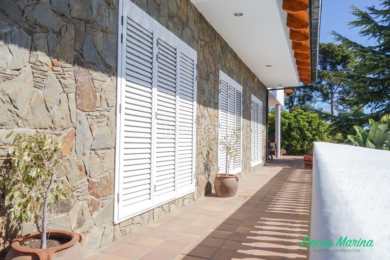Foto 6baad397-5d00-415e-b3f5-ec93bb1d16de. Casa amb calefacció aparcament piscina a Bruguers Gavà