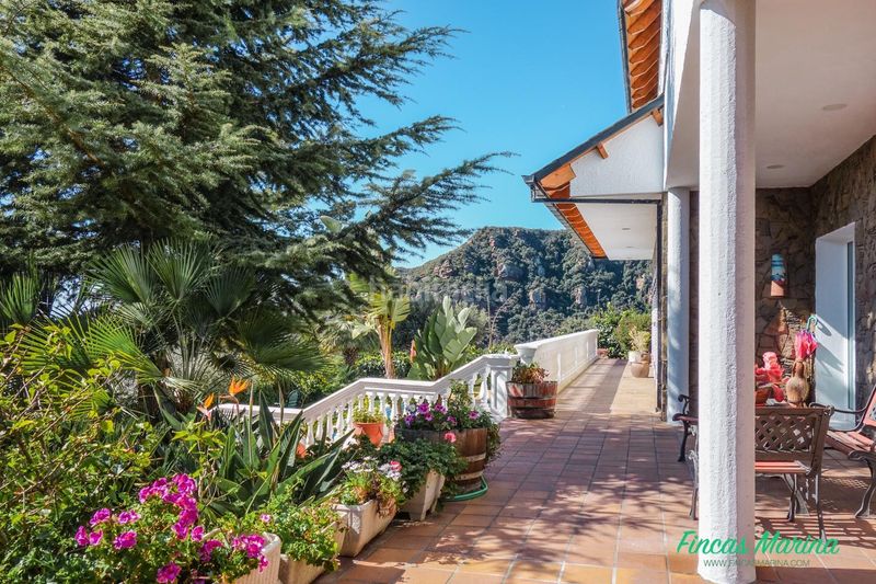 Foto e599f55c-e356-4460-8d34-fe4e075d608c. Casa amb calefacció aparcament piscina a Bruguers Gavà