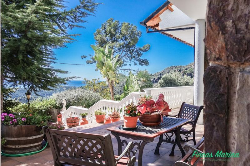 Foto eba4b5b2-0022-4c9e-8e4f-b49bc0a3676b. Casa amb calefacció aparcament piscina a Bruguers Gavà