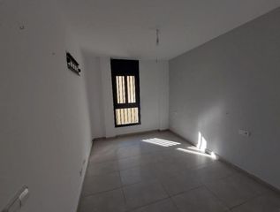 Planta baixa  Del riu llobregat. Planta baja con entrada independiente