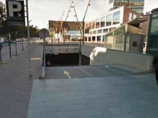 Aparcament cotxe  Carrer de sant pere. Plaza de parking para vehículo amplio ubicada en la plaza balmes