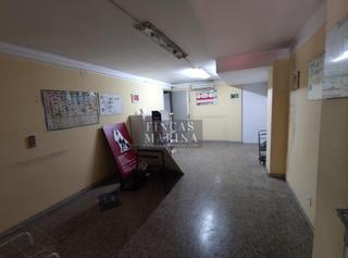 Rent Business premise in Centre-Estació. Local en plaza magdalena trias