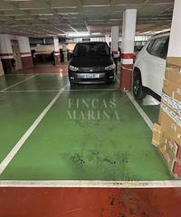 Aparcament cotxe  Carrer de la riera de les parets. Parking en plaza libertad, gavà
