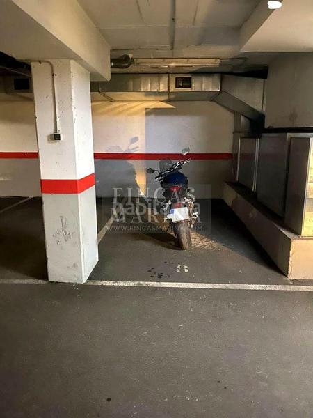 Foto bbdfd7c8-5bcd-4f2e-b89c-72fb9e63da2f. Parking voiture dans Dreta de l´Eixample Barcelona