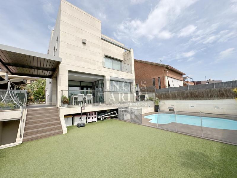 Foto b9b8e392-04d8-434b-b2ee-8bc8448bb624. Casa impresionante casa en can guardiola, en Torrent Ballester Viladecans