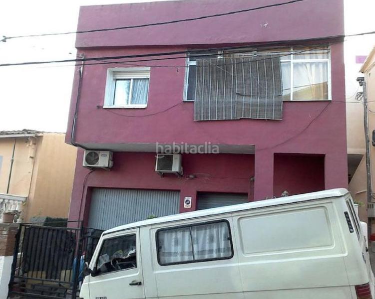 Foto bd3764bf-8b45-4e9a-a3ed-ab28054f7938. Casa a Sant Vicenç dels Horts