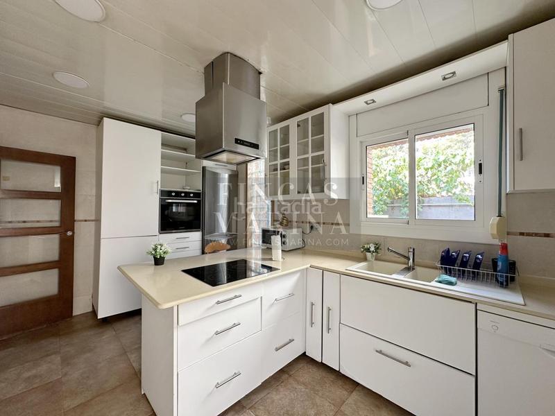 Foto b6d9a544-1bed-4500-a30f-ef6a503ef99c. Casa con riscaldamento parcheggio piscina in Torrent Ballester Viladecans