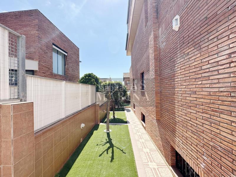 Foto 0cc2a09d-fb63-4e22-afd8-33b57d8c1871. Casa amb calefacció aparcament piscina a Torrent Ballester Viladecans