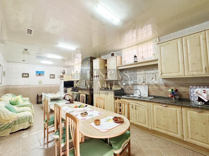 Foto 13f99705-c9d2-4968-9724-0dd46633199a. Casa amb calefacció aparcament piscina a Torrent Ballester Viladecans