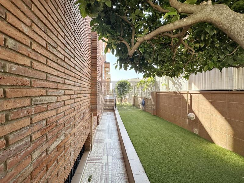 Foto 179bebd4-4fd0-4f96-9be2-88b263e9b253. Casa amb calefacció aparcament piscina a Torrent Ballester Viladecans