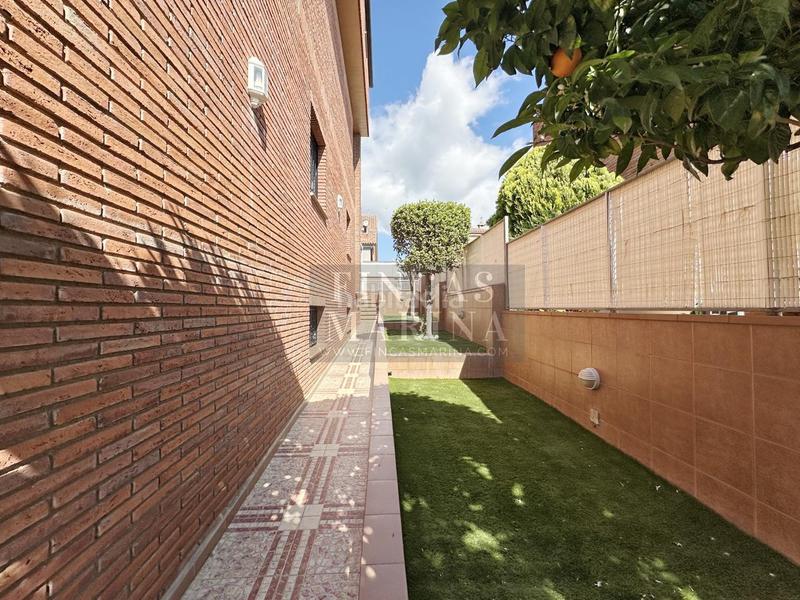 Foto 22179ed2-dbdf-418f-80d2-35d4ce2ca8ec. Casa amb calefacció aparcament piscina a Torrent Ballester Viladecans