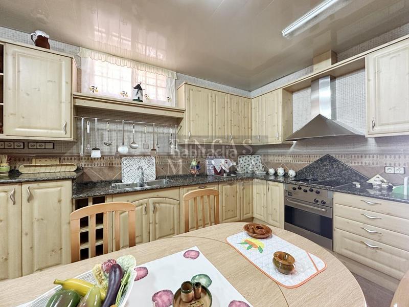 Foto 34342a30-fe6d-4428-9b6c-bb2077654e8d. Casa amb calefacció aparcament piscina a Torrent Ballester Viladecans