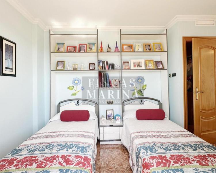 Foto 56113bee-9691-48bc-8596-512b1791b65e. Casa amb calefacció aparcament piscina a Torrent Ballester Viladecans