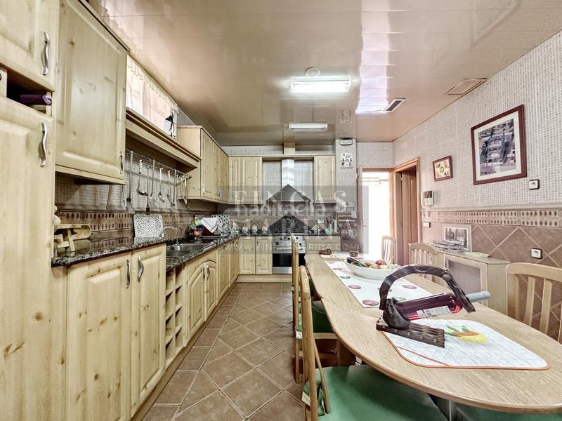 Foto 63b2f333-e227-4716-89ab-e984a583b0a9. Casa amb calefacció aparcament piscina a Torrent Ballester Viladecans