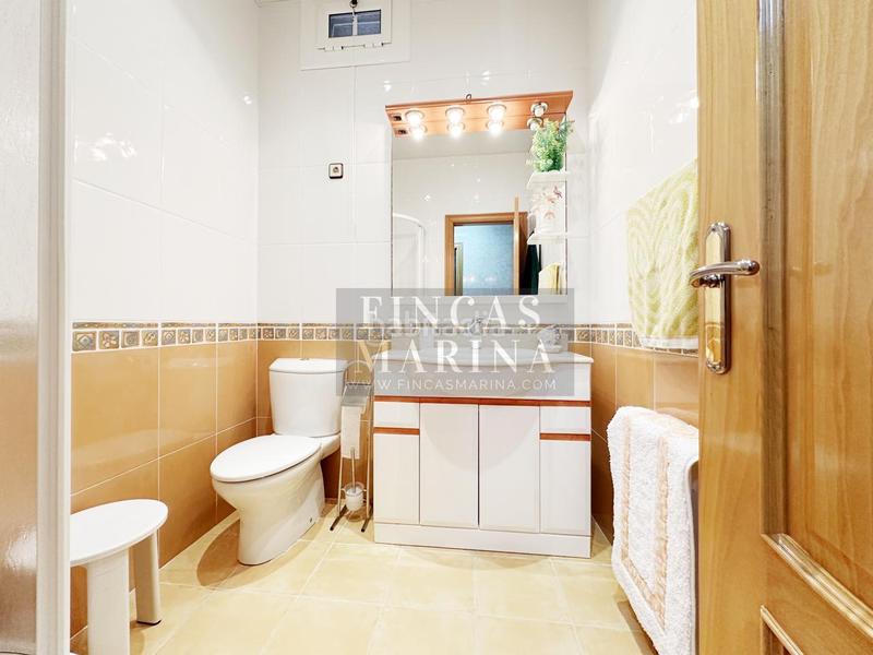 Foto 72a97824-fc5e-4a1e-9a73-17c662b0b0d3. Casa amb calefacció aparcament piscina a Torrent Ballester Viladecans