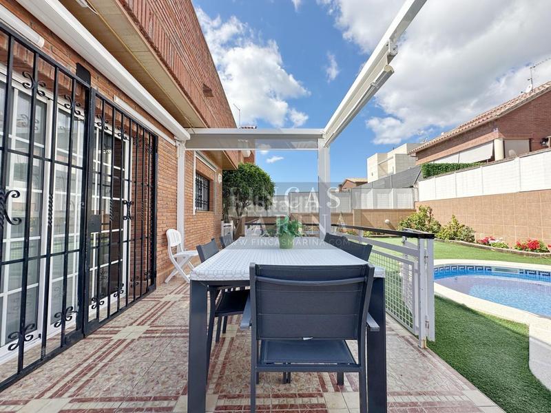 Foto 7e0e15c1-8c21-404b-a54a-837e967ecdc0. Casa amb calefacció aparcament piscina a Torrent Ballester Viladecans