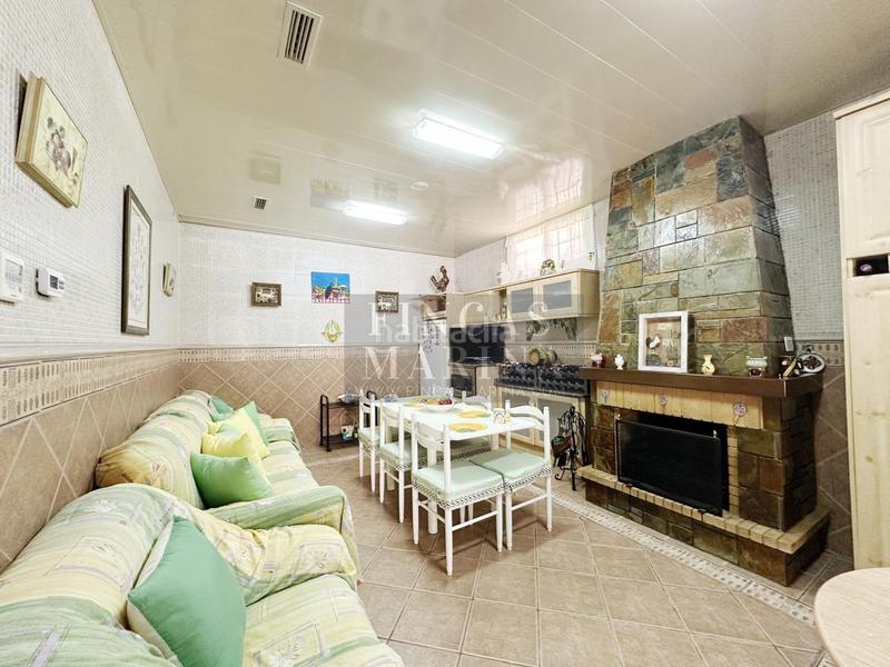 Foto 833daa7b-88cf-4978-b296-7ac1aa8dbc50. Casa amb calefacció aparcament piscina a Torrent Ballester Viladecans