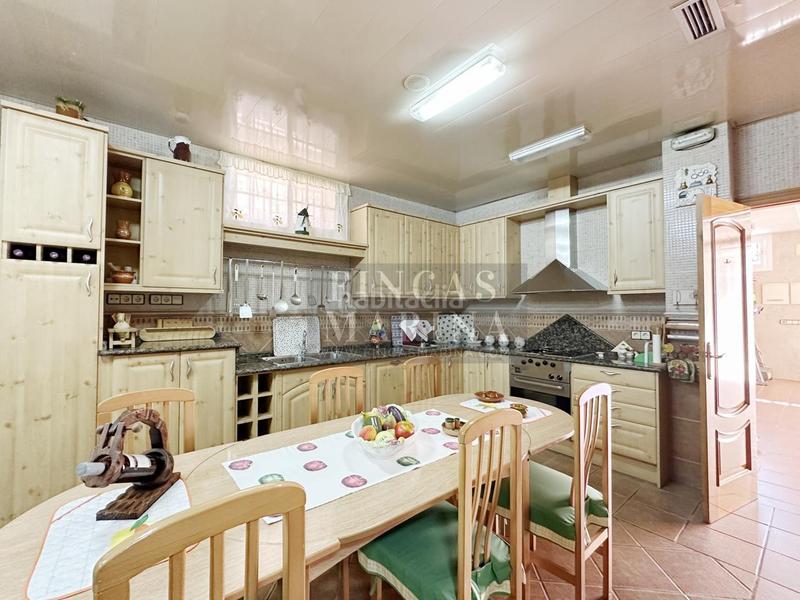 Foto d4333111-5c12-4408-a890-35511c875fbe. Casa amb calefacció aparcament piscina a Torrent Ballester Viladecans