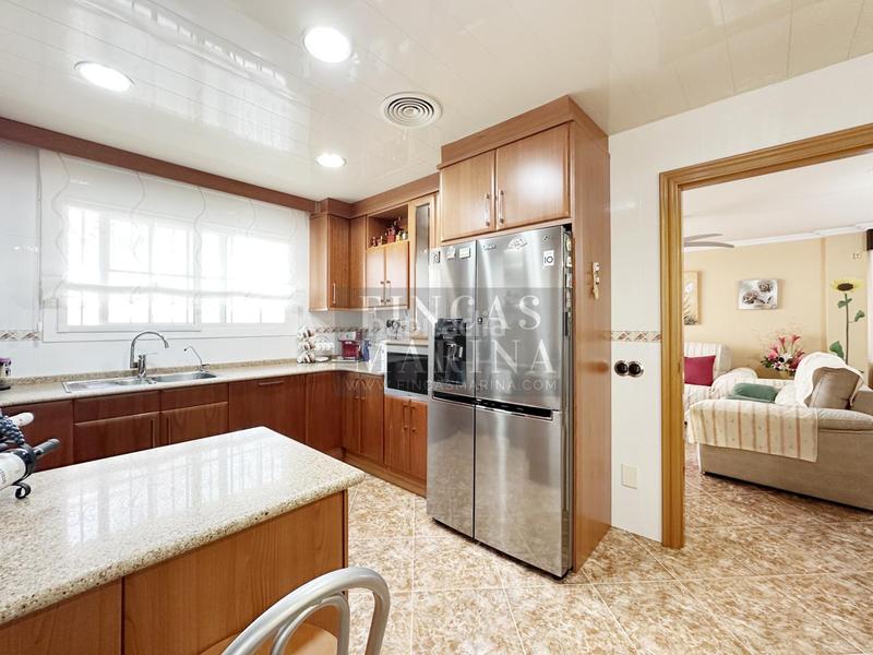 Foto e63b0e27-f012-4673-ab57-9957f31d9237. Casa amb calefacció aparcament piscina a Torrent Ballester Viladecans