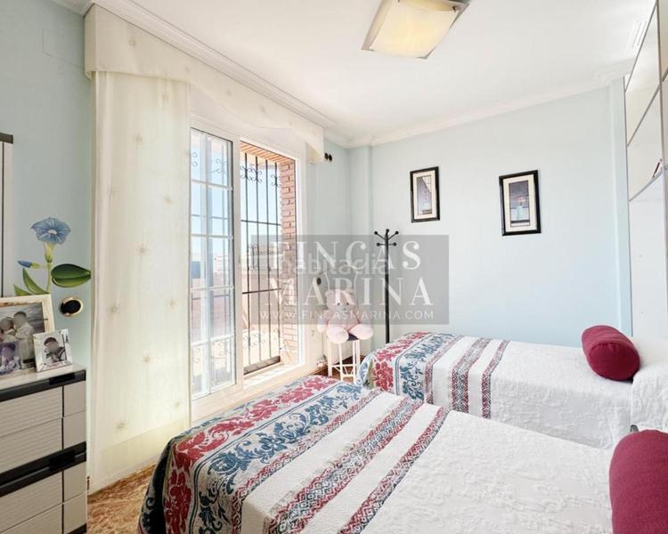 Foto ed38d4a1-1859-409d-a866-1af40a9d3eb6. Casa amb calefacció aparcament piscina a Torrent Ballester Viladecans