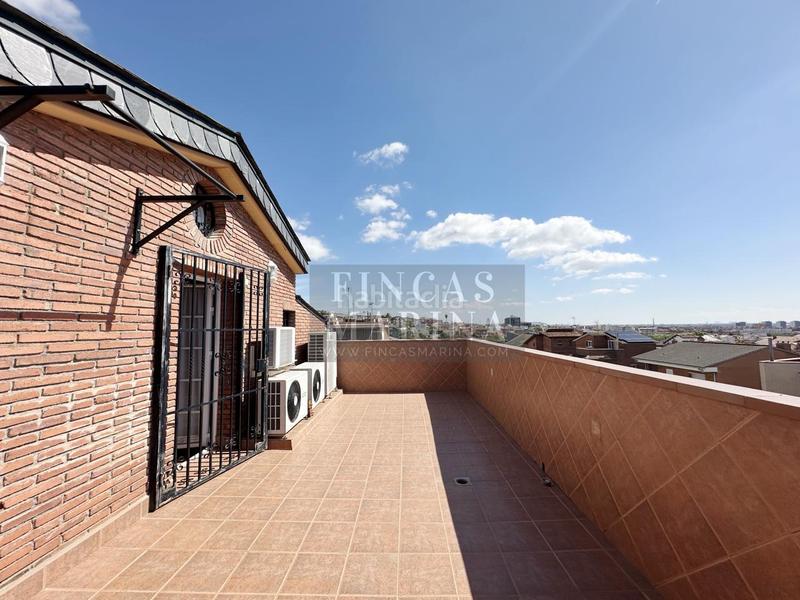 Foto f384891b-4cc0-4f37-b708-bf409163ee56. Casa amb calefacció aparcament piscina a Torrent Ballester Viladecans