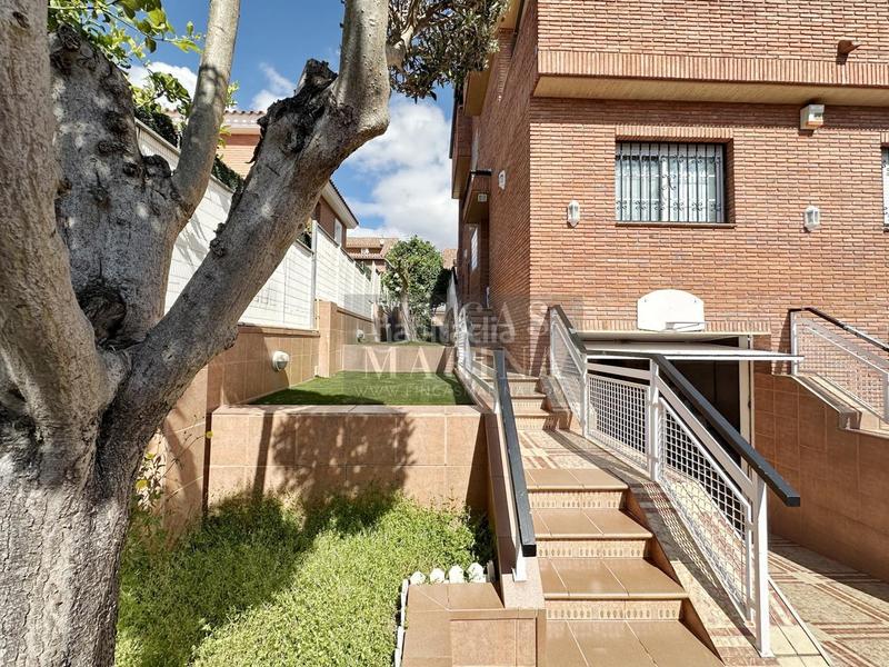 Foto ff6b7c6c-dc04-4e44-bbbd-e87e0bd20769. Casa amb calefacció aparcament piscina a Torrent Ballester Viladecans