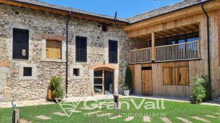 Casa adossada a Das. Masía rehabilitada en sanavastre