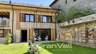 Reihenhaus in Das. Masía rehabilitada en sanavastre