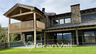Casa adossada a Major 4. Casa de obra nueva en gréixer  promotora avet blau