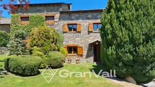 Casa adossada a Guils de Cerdanya. Amplia casa adosada con jardn privado en guils de cerdanya