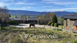 Terrain résidentiel à Llívia. Parcela en cereja con vistas espectaculares sobre el valle