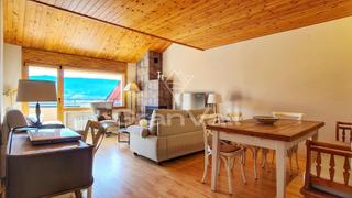 Dúplex a Puigcerdà. Espectacular dúplex reformado con vistas, gran terraza y piscina