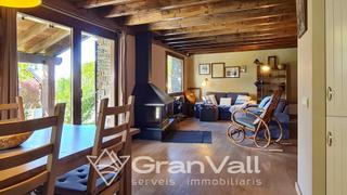 House in Palau de Cerdanya. Encantadora casa unifamiliar adosada con jardín privado en palau
