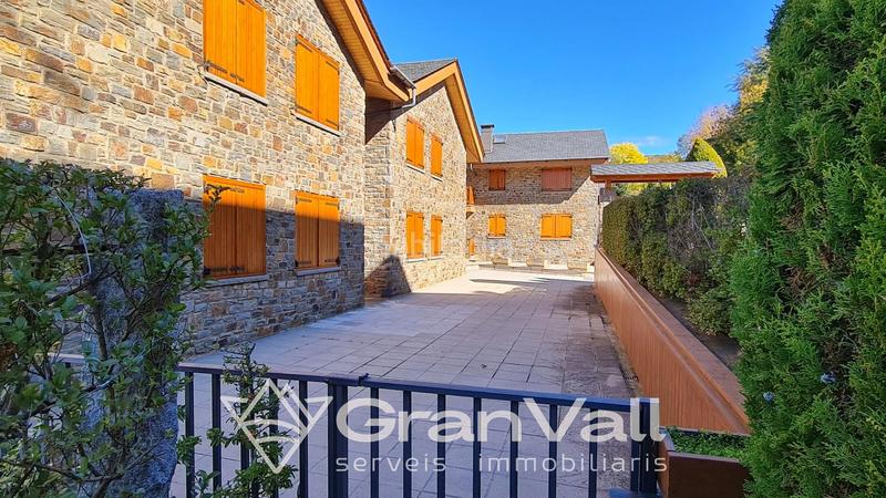 Foto 80144efa-9530-4ad9-b096-327e845d9cca. Apartament amb calefacció aparcament a Alp