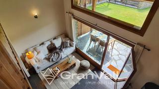 Casa adossada a Montellà i Martinet. Amplia casa adosada con terraza, vistas y jardín en martinet