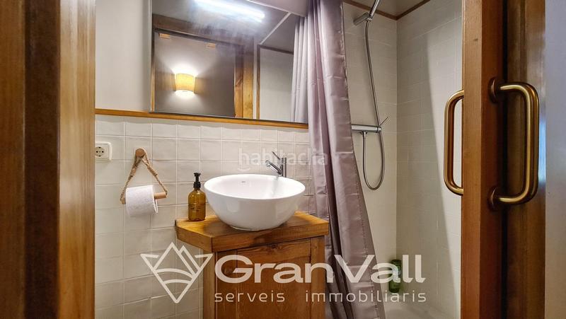 Foto e57f1efb-8dab-4737-bbb7-23bd5e4b5f44. Reihenhaus mit heizung parking in Montellà i Martinet