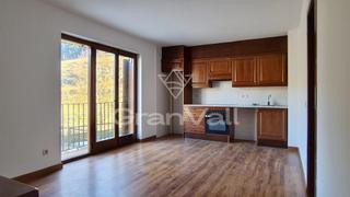 Piccolo appartamento in Molina (La). Apartamento en la molina con jardín comuntario